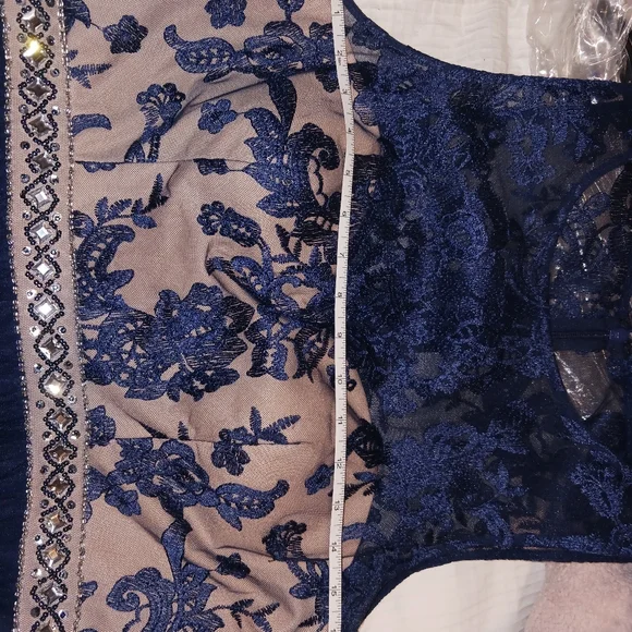 Formal dress - Picture 2 of 7